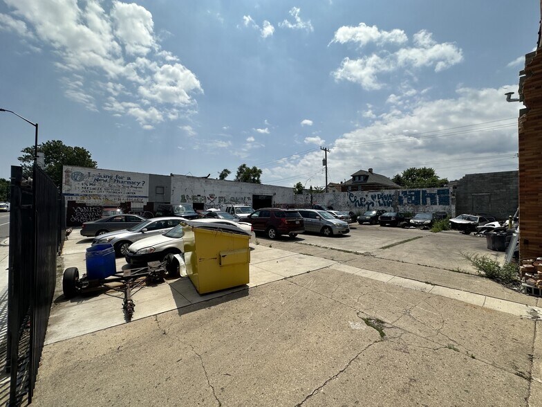 More Photos Of 13231 Conant St, Detroit Storefront Retail Office For Sale