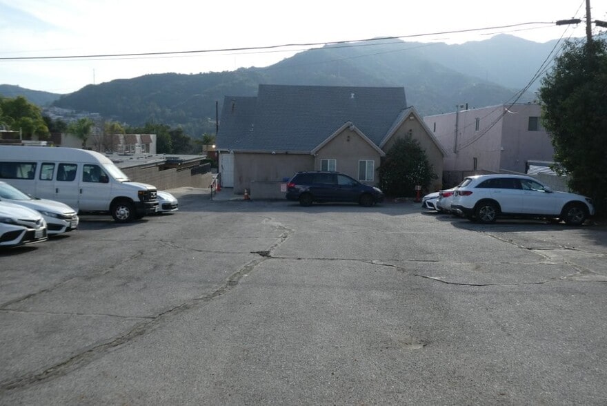 More Photos Of 2657 Honolulu Ave, Montrose Lodge Meeting Hall For Sale