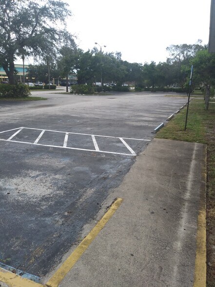 More Photos Of 725 S US Highway 1, Fort Pierce Freestanding For Lease