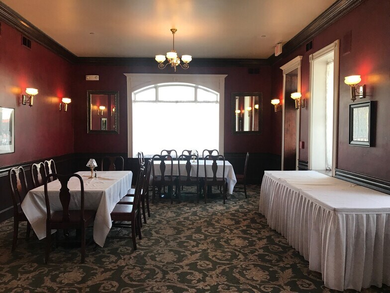More Photos Of 2651 W Jefferson, Trenton Restaurant For Lease