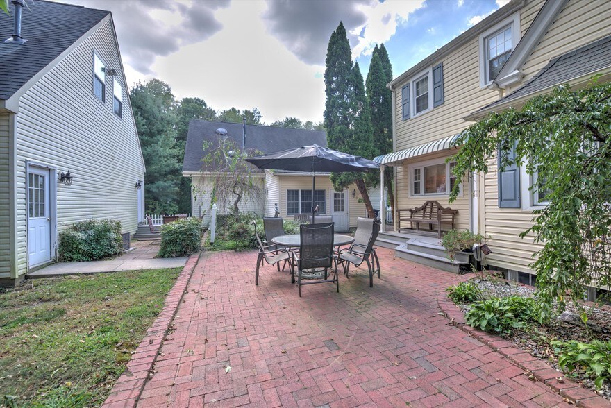 More Photos Of 1808-1810 Mount Holly Rd, Burlington Flex For Sale