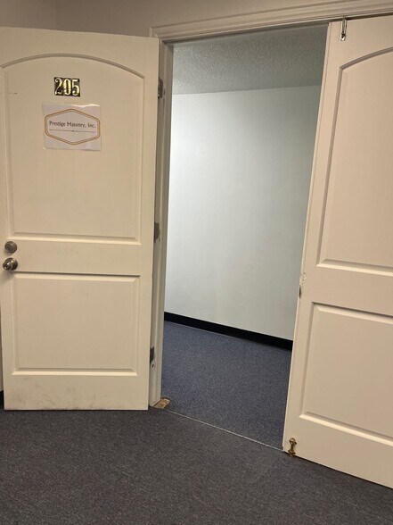 More Photos Of 6401-6405 E 72nd Ave, Commerce City Office For Lease