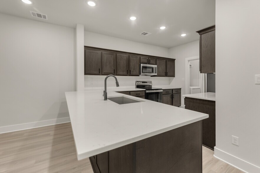 More Photos Of 514 Deacon Dr W, College Station Apartments For Sale