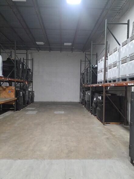 More Photos Of 3661 S Pine Ave, Ocala Flex For Lease