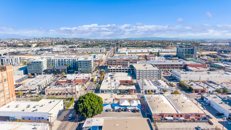 More Photos Of 1948 E 7th St, Los Angeles Bar For Lease