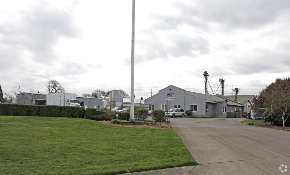 Primary Photo Of 574 N 7th Ct, Cornelius Manufacturing For Sale