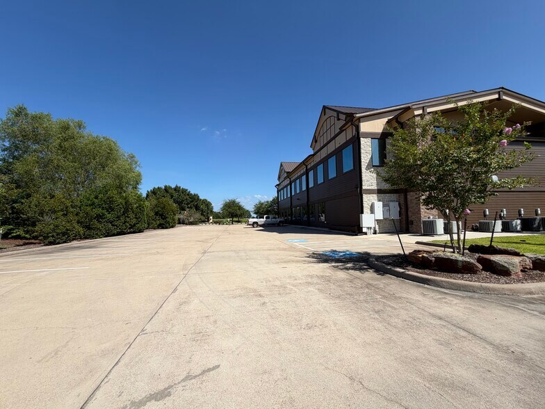 More Photos Of 951 Lonestar Pky, Montgomery Office For Lease