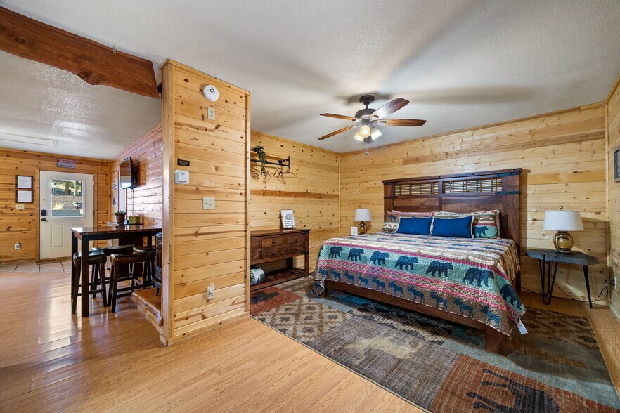 More Photos Of 1022 S Hunter Creek Dr, Payson Hotel For Sale