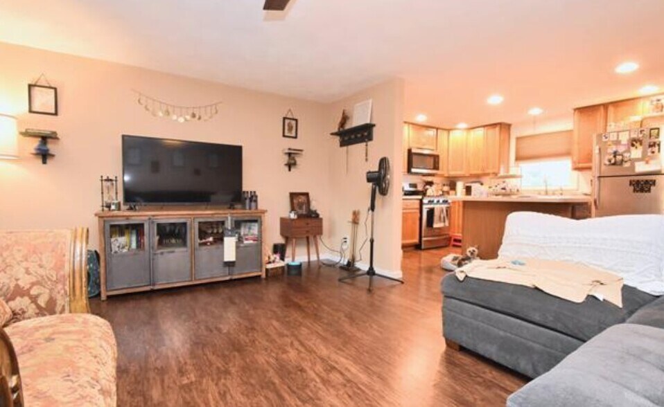 More Photos Of 517 E Monroe St, Metamora Multifamily For Sale