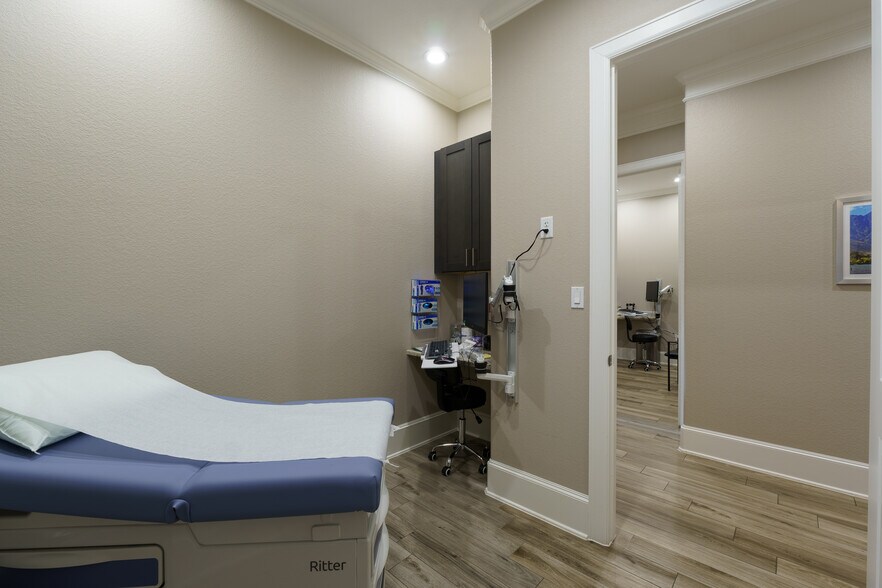 More Photos Of 17844 Mound Rd, Cypress Medical For Sale