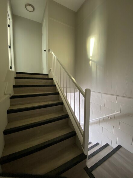 More Photos Of 1173 N Main St, Vidor Office For Lease