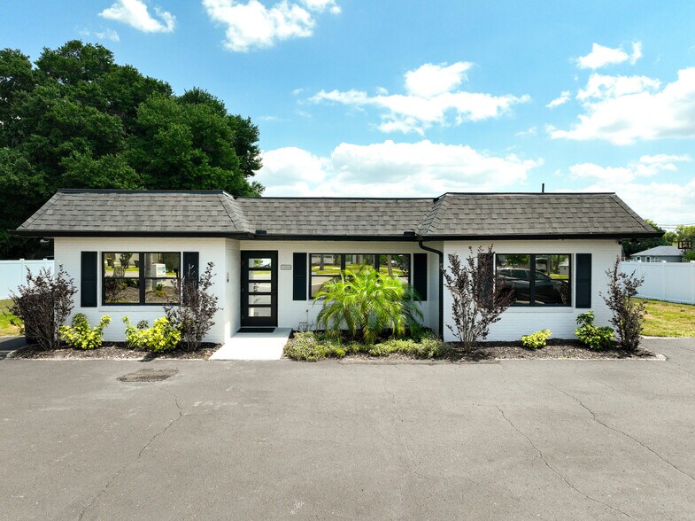 Primary Photo Of 285 S Central Ave, Umatilla Medical For Sale