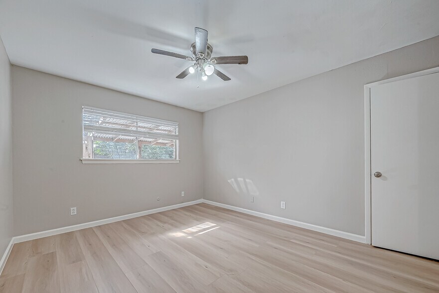 More Photos Of 7315 Housman, Houston Specialty For Lease