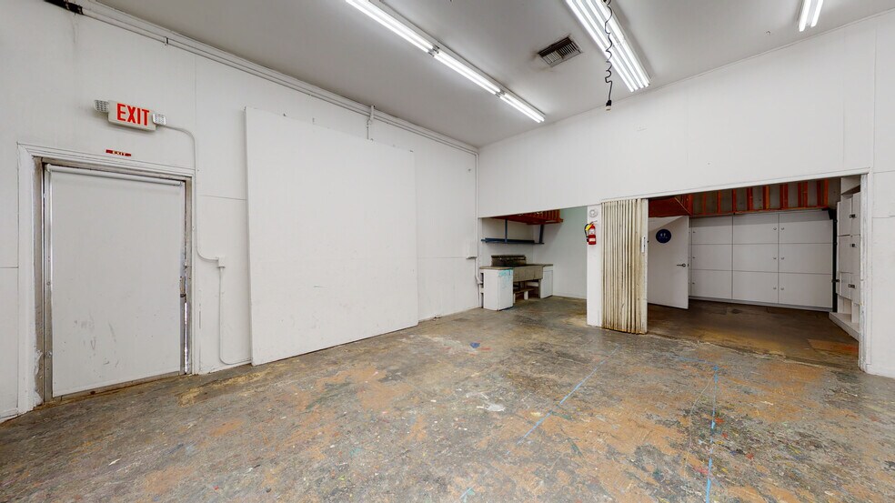 More Photos Of 13031 Montana Ave, Los Angeles Freestanding For Lease