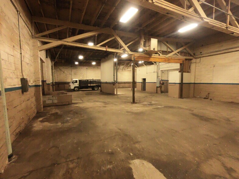 More Photos Of 145 1st Dr NE, New Philadelphia Flex For Lease