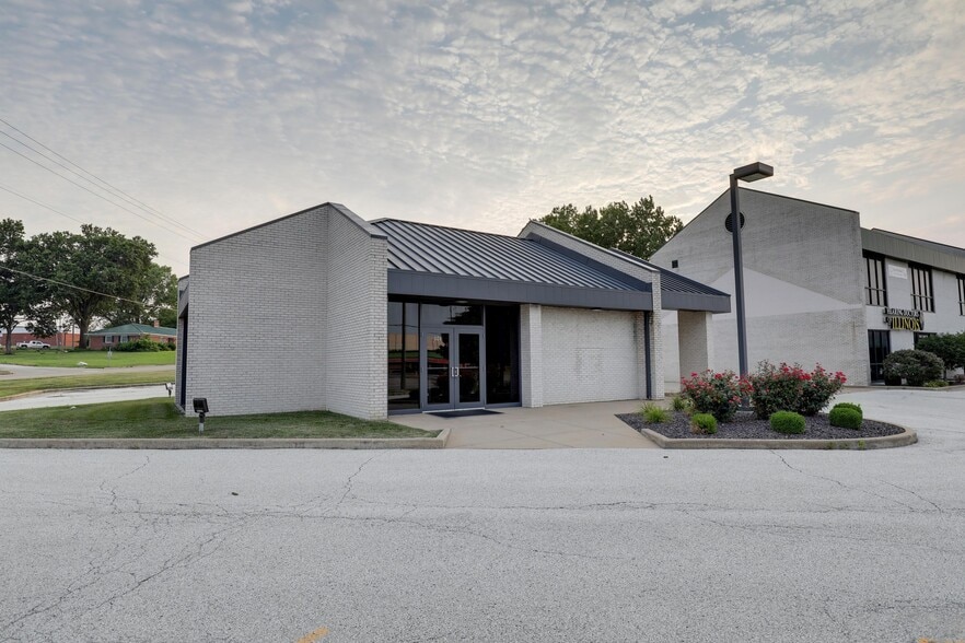 More Photos Of 101 N 36th St, Quincy General Retail For Lease