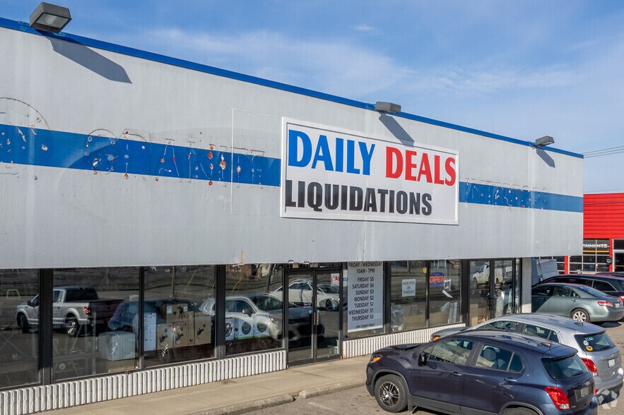 More Photos Of 7371 Dixie Hwy, Fairfield Department Store For Lease