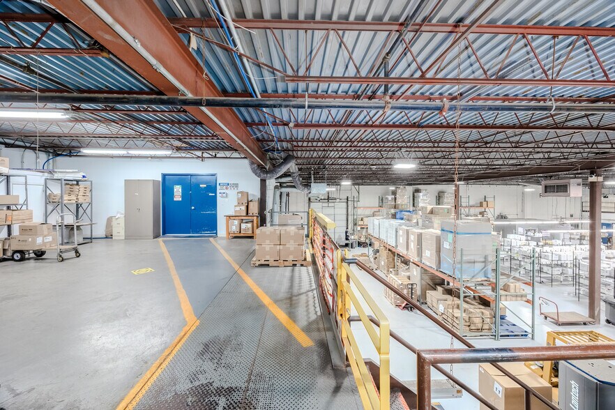 More Photos Of 70 Cleveland Ave, Bay Shore Warehouse For Sale