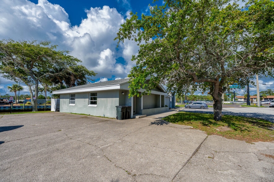 More Photos Of 2763 S Ridgewood Ave, South Daytona Office For Sale