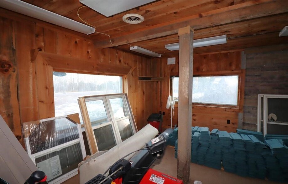 More Photos Of 1819 W Bayfield St, Washburn Freestanding For Sale