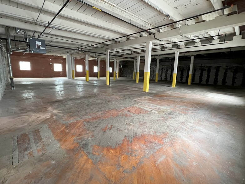 More Photos Of 4130-4150 S Wabash Ave, Chicago Manufacturing For Lease