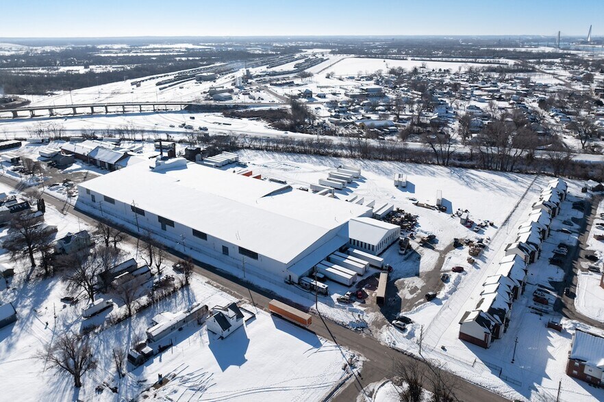 More Photos Of 1200 Bissell St, Venice Warehouse For Sale