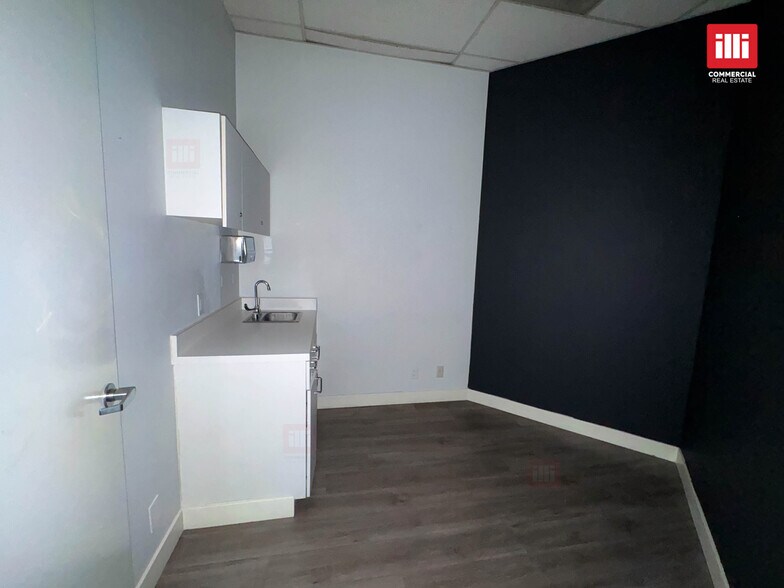 More Photos Of 15333-15339 Sherman Way, Van Nuys Storefront For Lease