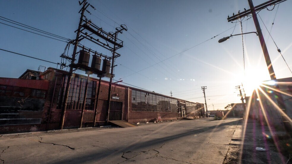 More Photos Of 6000 Avalon Blvd, Los Angeles Warehouse For Lease