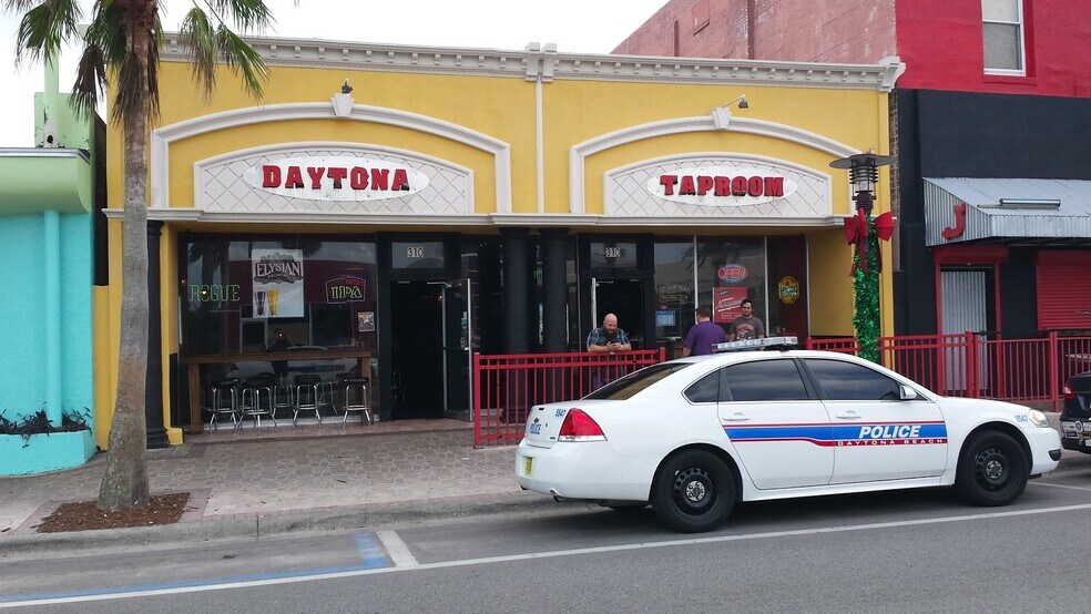 More Photos Of 310 Seabreeze Blvd, Daytona Beach Storefront For Sale