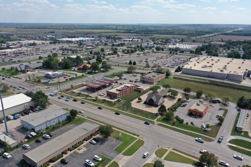 More Photos Of 2221 W 31st St, Lawrence Bank For Lease