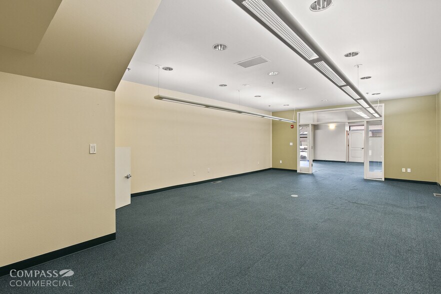 More Photos Of 2698 NE Courtney Dr, Bend Medical For Lease