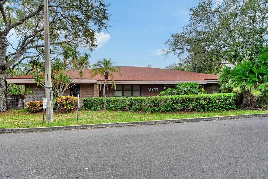 More Photos Of 3639-3711 Cortez Rd W, Bradenton Office For Lease