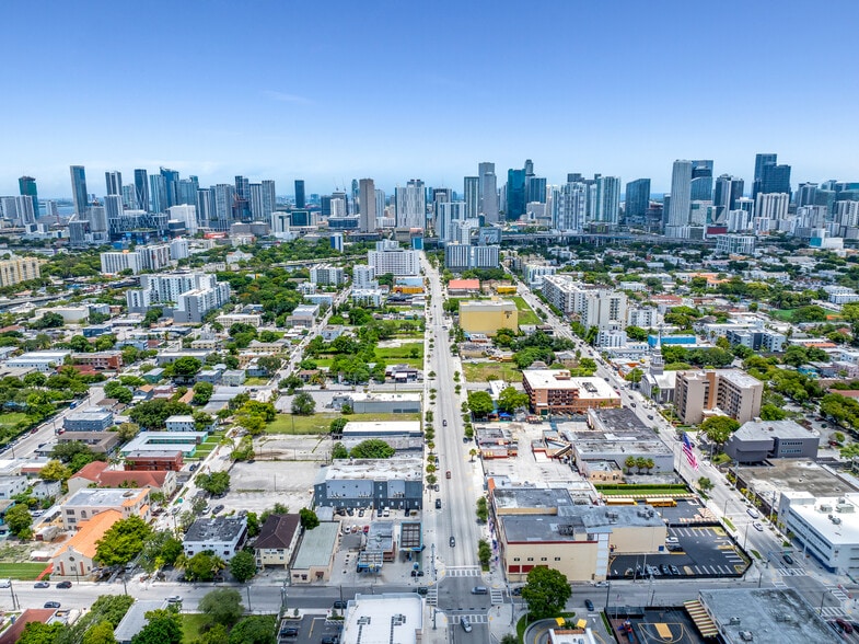 More Photos Of 999 W Flagler St, Miami Service Station For Lease