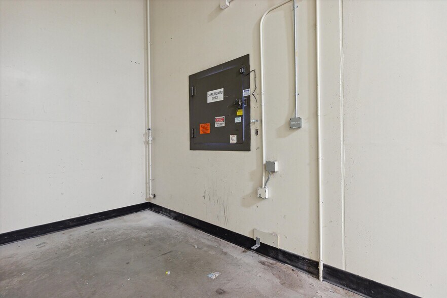 More Photos Of 1420 Wright Ave, Alma Drugstore For Sale