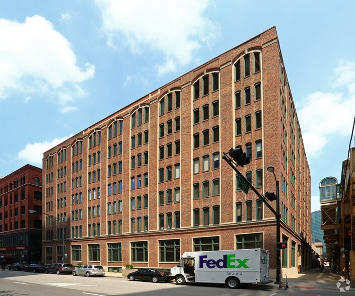 More Photos Of 560-566 W Lake St, Chicago Loft Creative Space For Lease