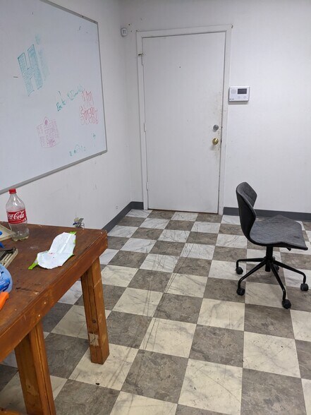 More Photos Of 3924 Woodbury Dr, Austin Warehouse For Lease