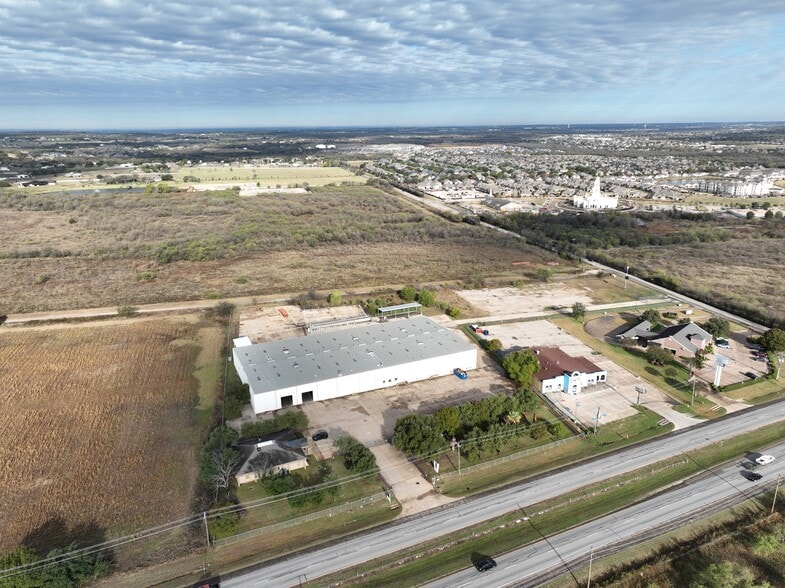 More Photos Of 1980 SW Wilshire Blvd, Burleson Warehouse For Sale