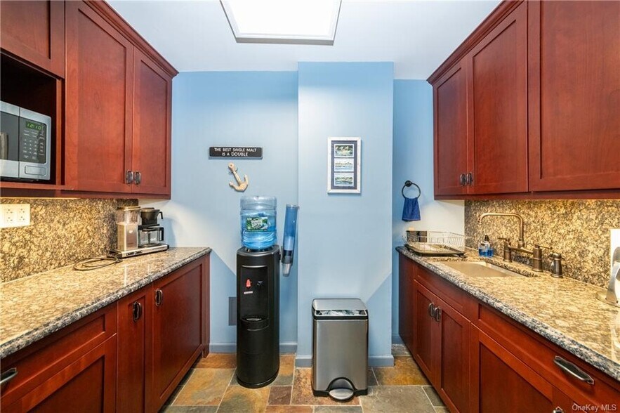 More Photos Of 412 City Island Ave, Bronx Warehouse For Sale