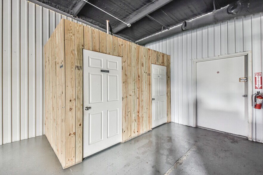 More Photos Of 3762 Highway 19, Riverside General Retail For Lease