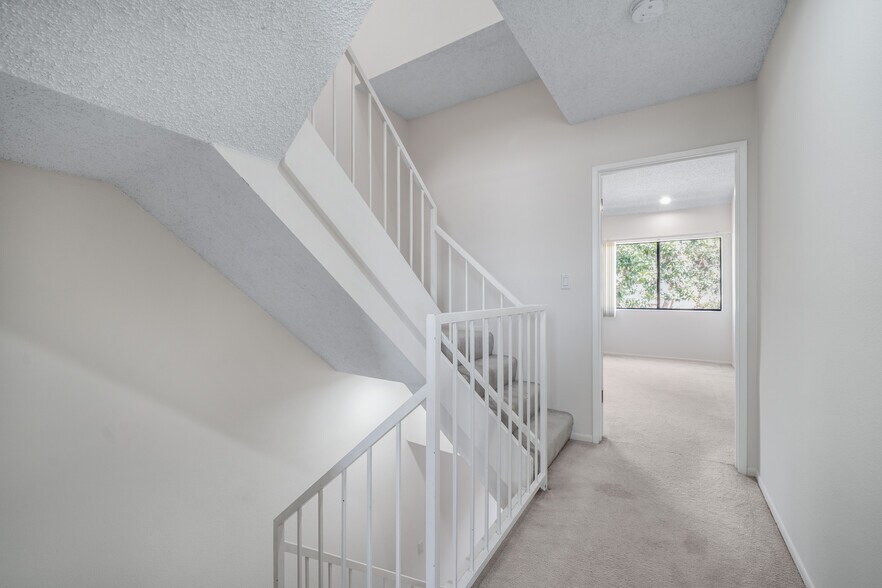 More Photos Of 638 E Tujunga Ave, Burbank Apartments For Sale