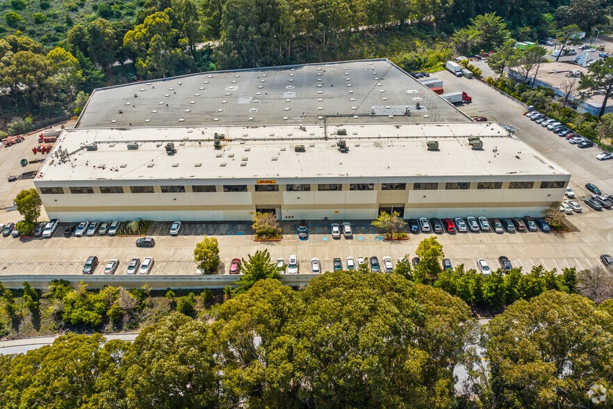 More Photos Of 99 S Hill Dr, Brisbane Warehouse For Lease
