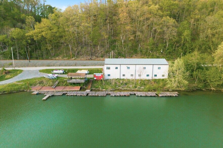 More Photos Of 490 Fort Martin Rd, Maidsville Flex For Sale