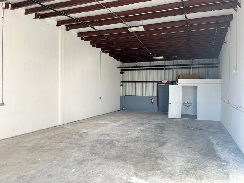 More Photos Of 10161 Mallory Pky, Saint James City Industrial For Lease