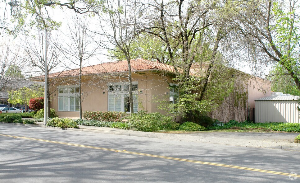 More Photos Of 1207 Vine St, Healdsburg Office For Lease