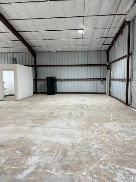 More Photos Of 6929 Calhoun Rd, Houston Unknown For Lease