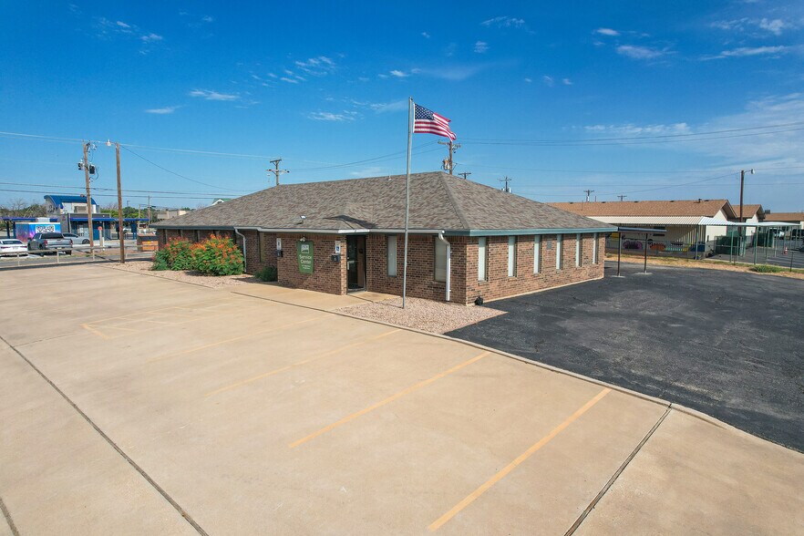 More Photos Of 103 NE Avenue L, Andrews Office For Sale