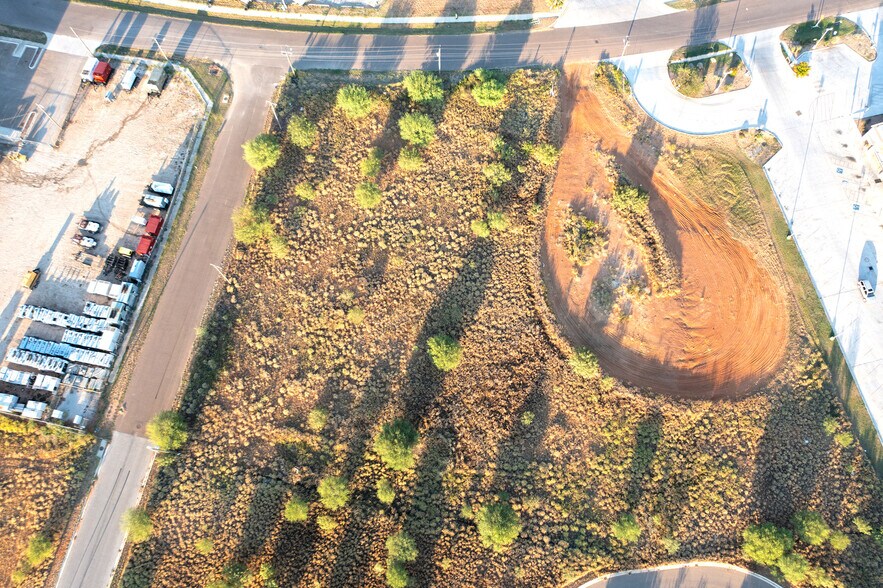 More Photos Of 0000 IH 35 Frontage, Cotulla Land For Sale