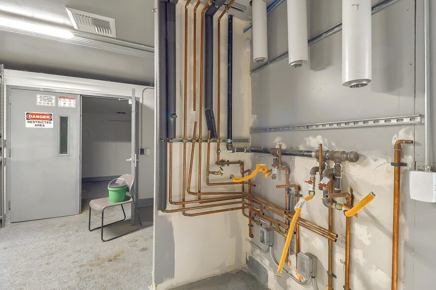 More Photos Of 1025 44th Ave, Oakland Warehouse For Sale