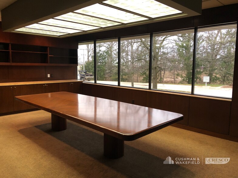 More Photos Of 1333 E Highland Rd, Macedonia Warehouse For Lease