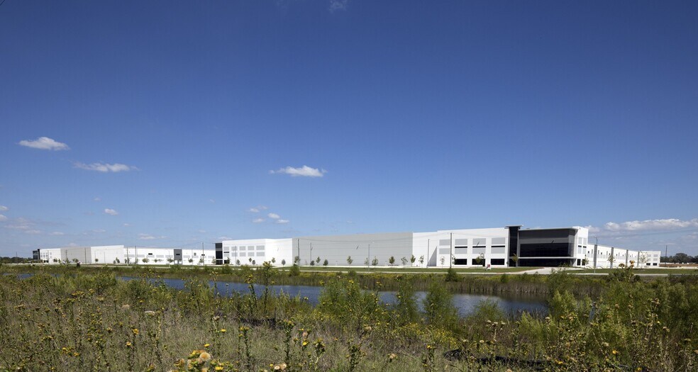 More Photos Of 1701 E Pleasant Pky, Wilmer Unknown For Lease